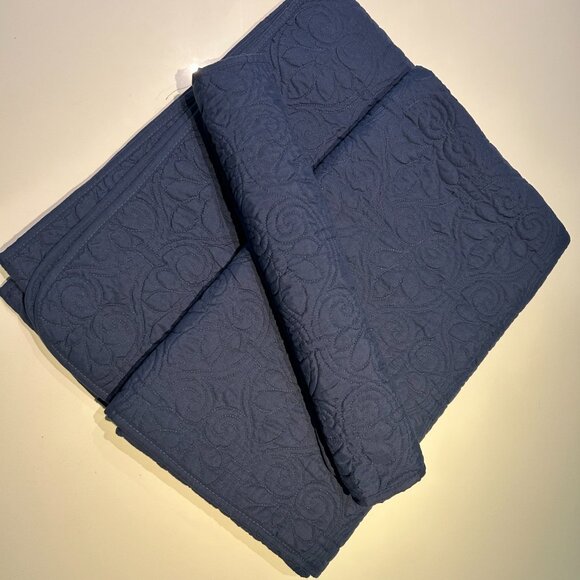 "Quebec" Twin XL coverlet and sham in navy - Picture 2 of 4
